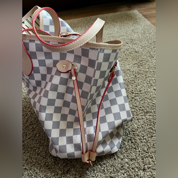 Designer inspired purse - Picture 2 of 6